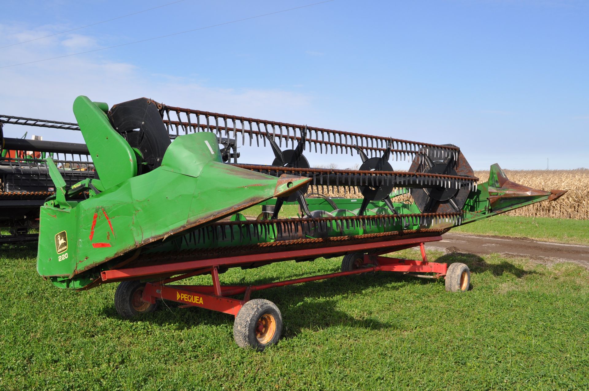 20’ John Deere 220 platform, hydr drive reel, poly fingers, SN 372659 - Image 2 of 20