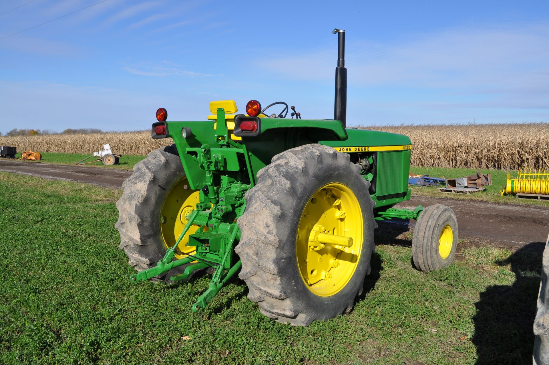 John Deere 4430 tractor, Syncro-Range trans, dual hydr, 3-pt, 540/1000 PTO, 18.4-38 rears & 11.00-18 - Image 2 of 21