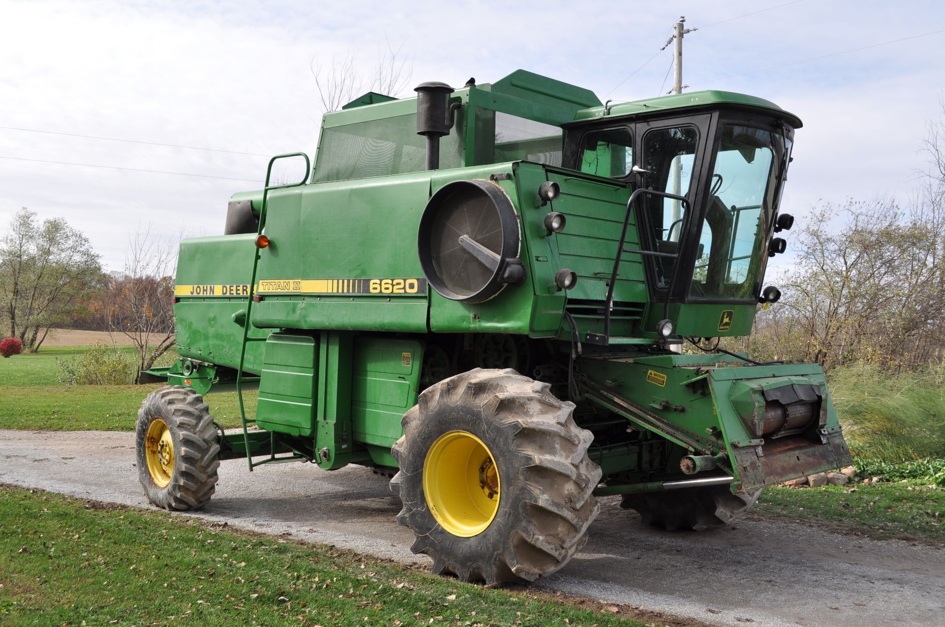 John Deere 6620 combine, Titan II, diesel, 4WD, hydrostatic, newer elevator chain, 30 A on straw - Image 2 of 25