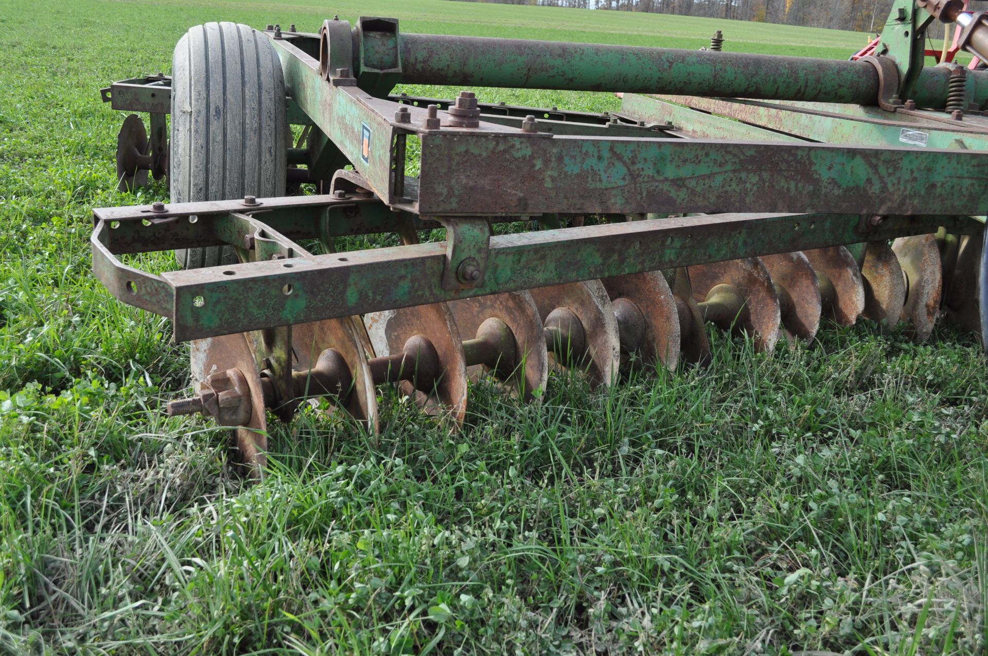 14' Oliver disc, hyd raise, needs work - Image 6 of 16