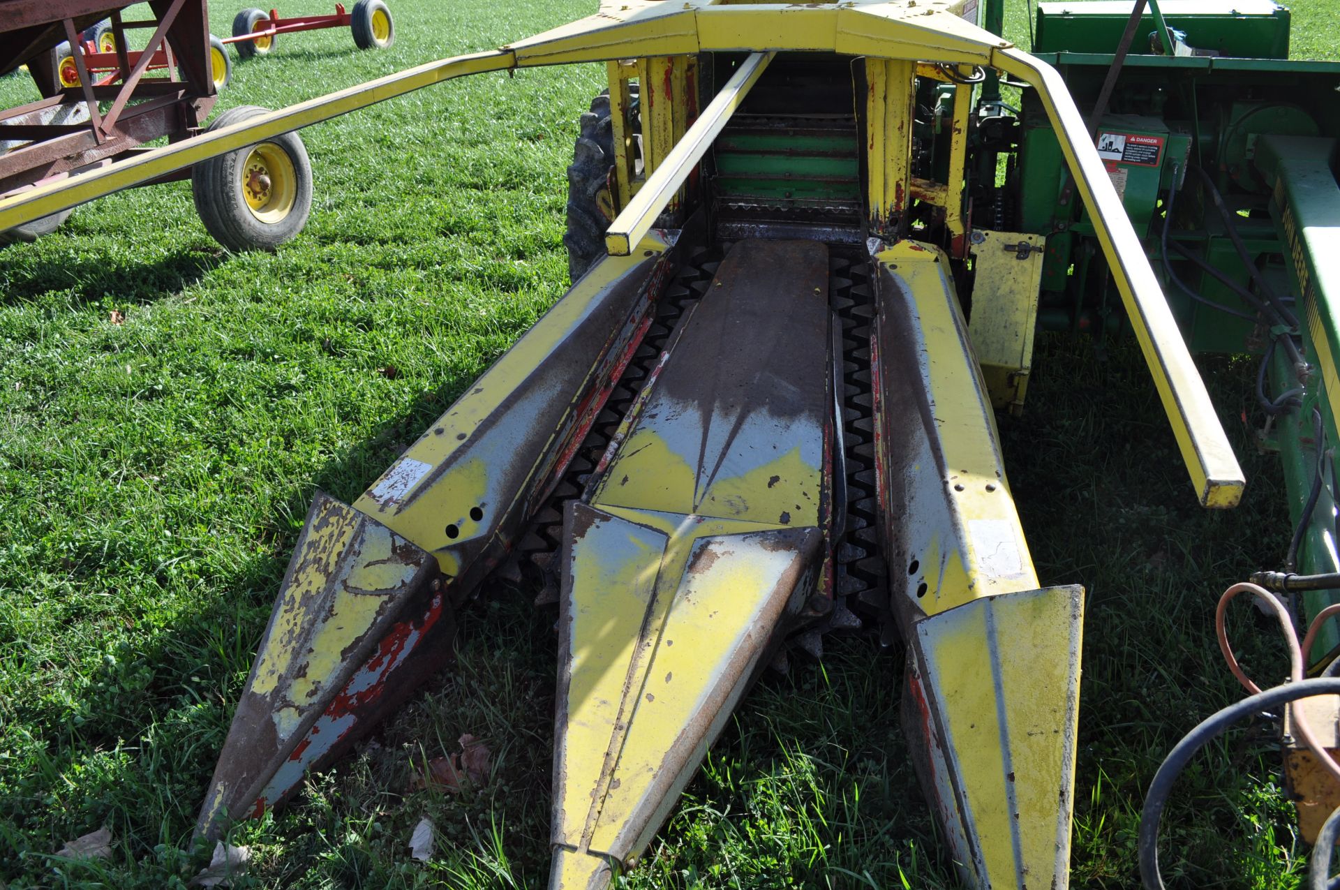 Fox chopper w/ 7234 corn head, 2-row, kernel processor, 9.5-24 tires, hydr swing chute - Image 7 of 15