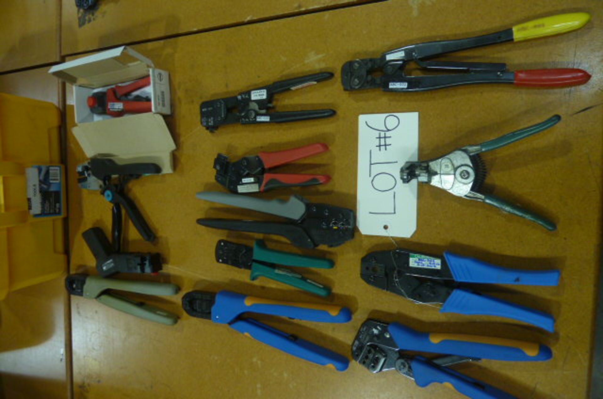 Hand tools: strippers, crimpers, & cable tie gun from TE, AMP, Molex, 3M, Phoenix, Delphi, - Image 3 of 7