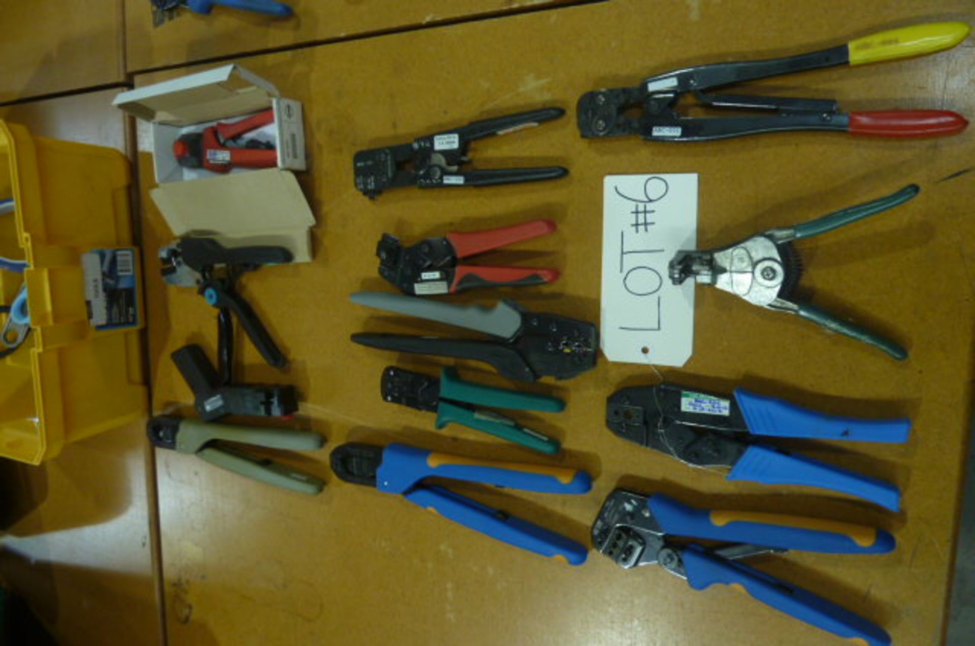 Hand tools: strippers, crimpers, & cable tie gun from TE, AMP, Molex, 3M, Phoenix, Delphi, - Image 2 of 7
