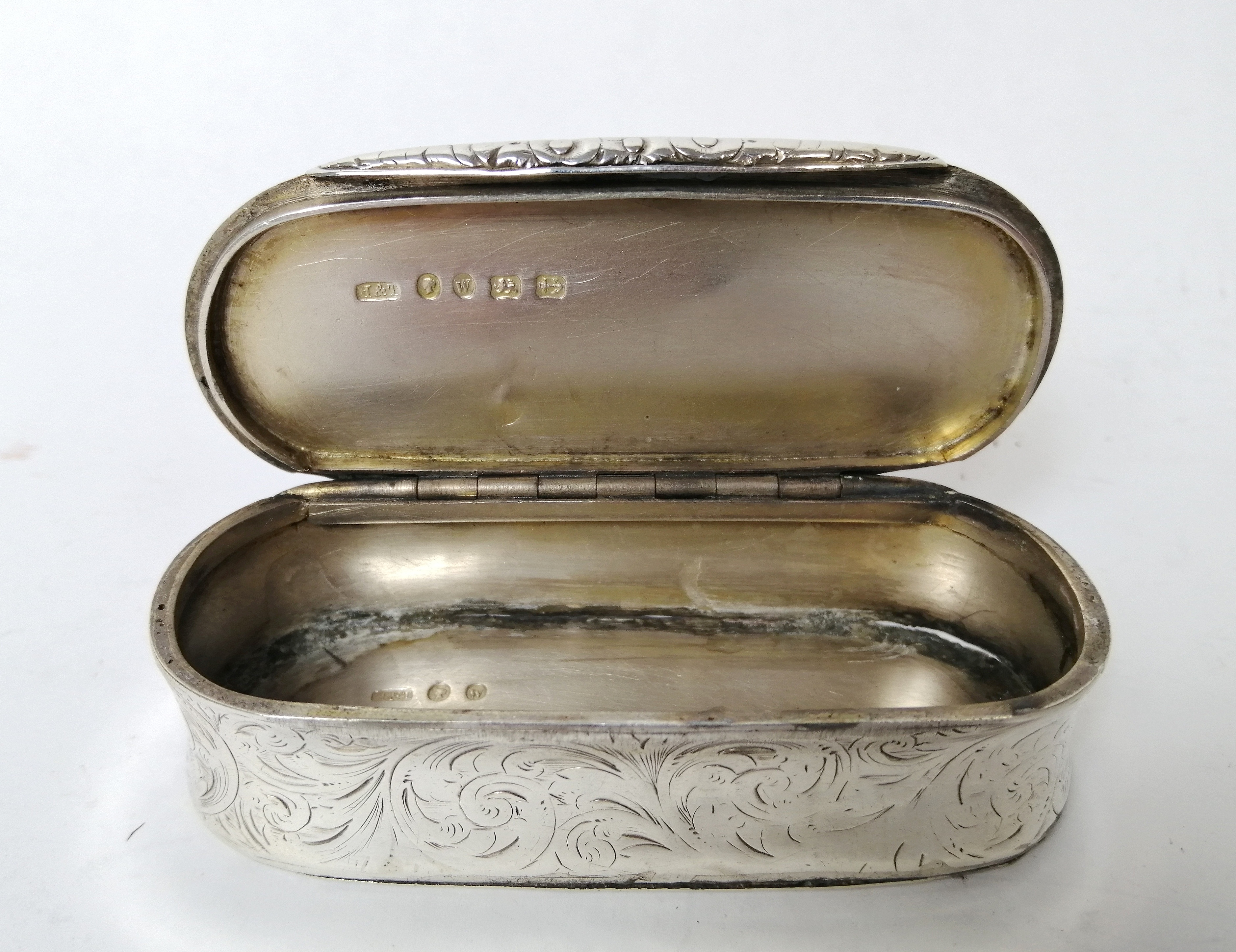 Silver snuff box, rectangular with rounded ends inscribed ---'Southdean Library --- 1872' by - Image 3 of 5