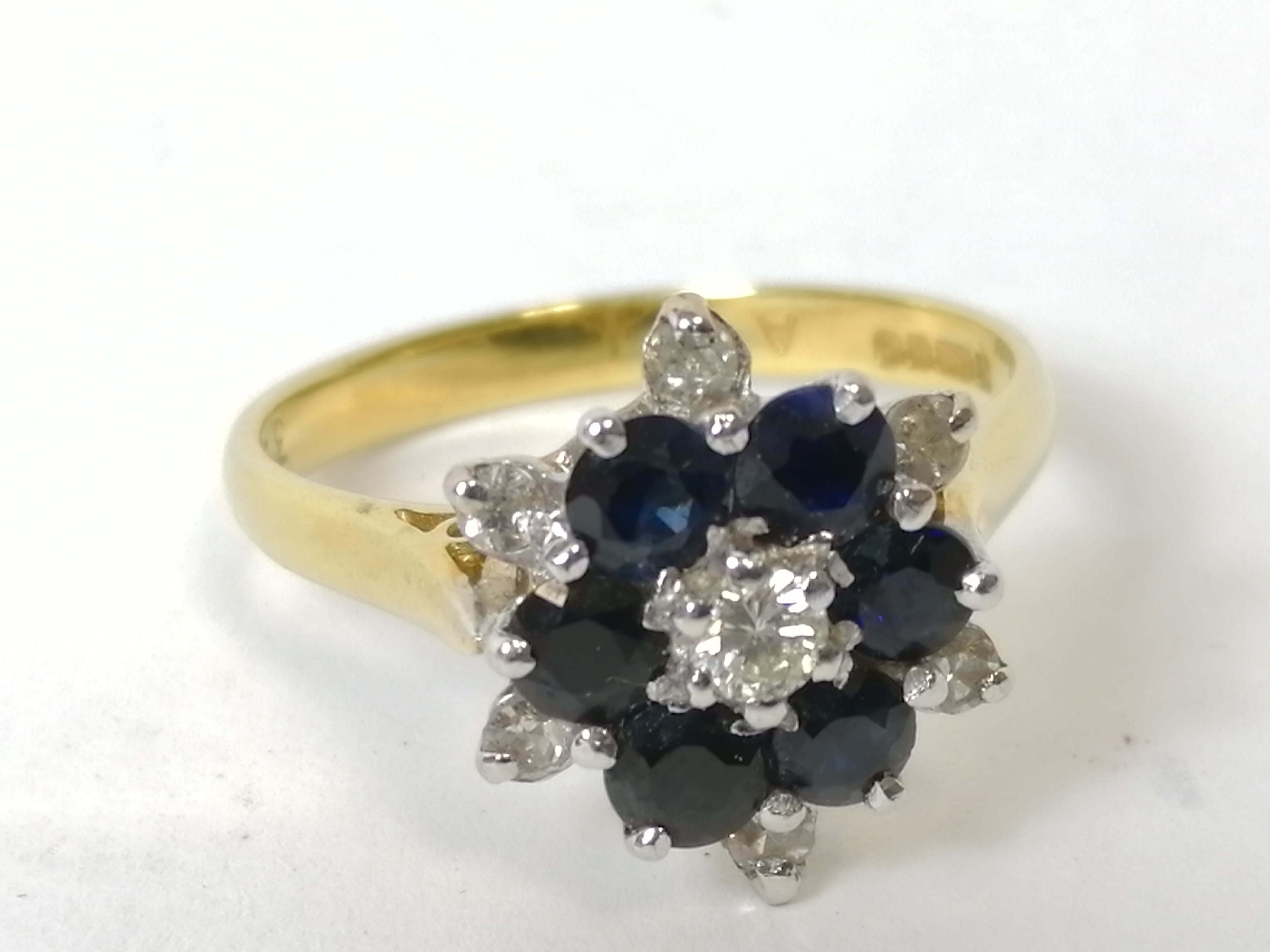 Diamond and sapphire cluster ring in 18ct gold. Size 'N'. - Image 2 of 5