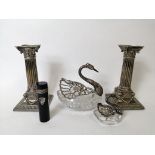 Pair of continental cut glass swans with silver heads and pivoting wings, in sizes 7cm and 13cm, a
