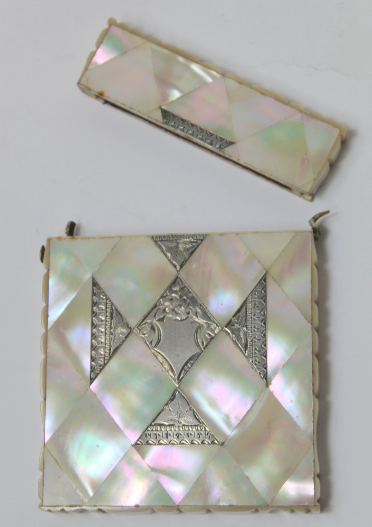 Victorian mother of pearl card case with engraved silver lozenge and triangles, c.1870. - Image 4 of 4
