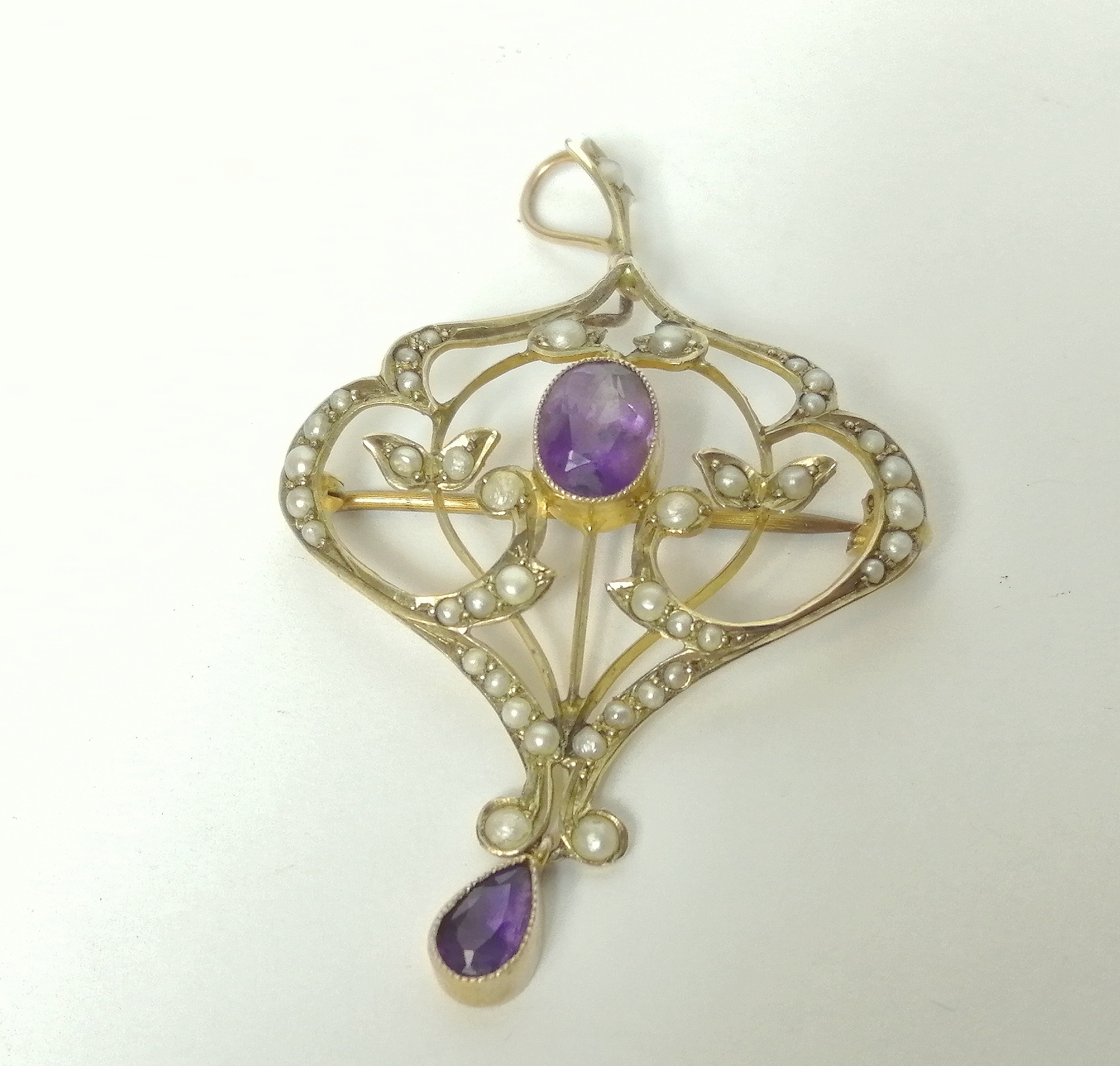 Edwardian gold pendant of Art Nouveau style with amethyst and pearls, '9ct'.