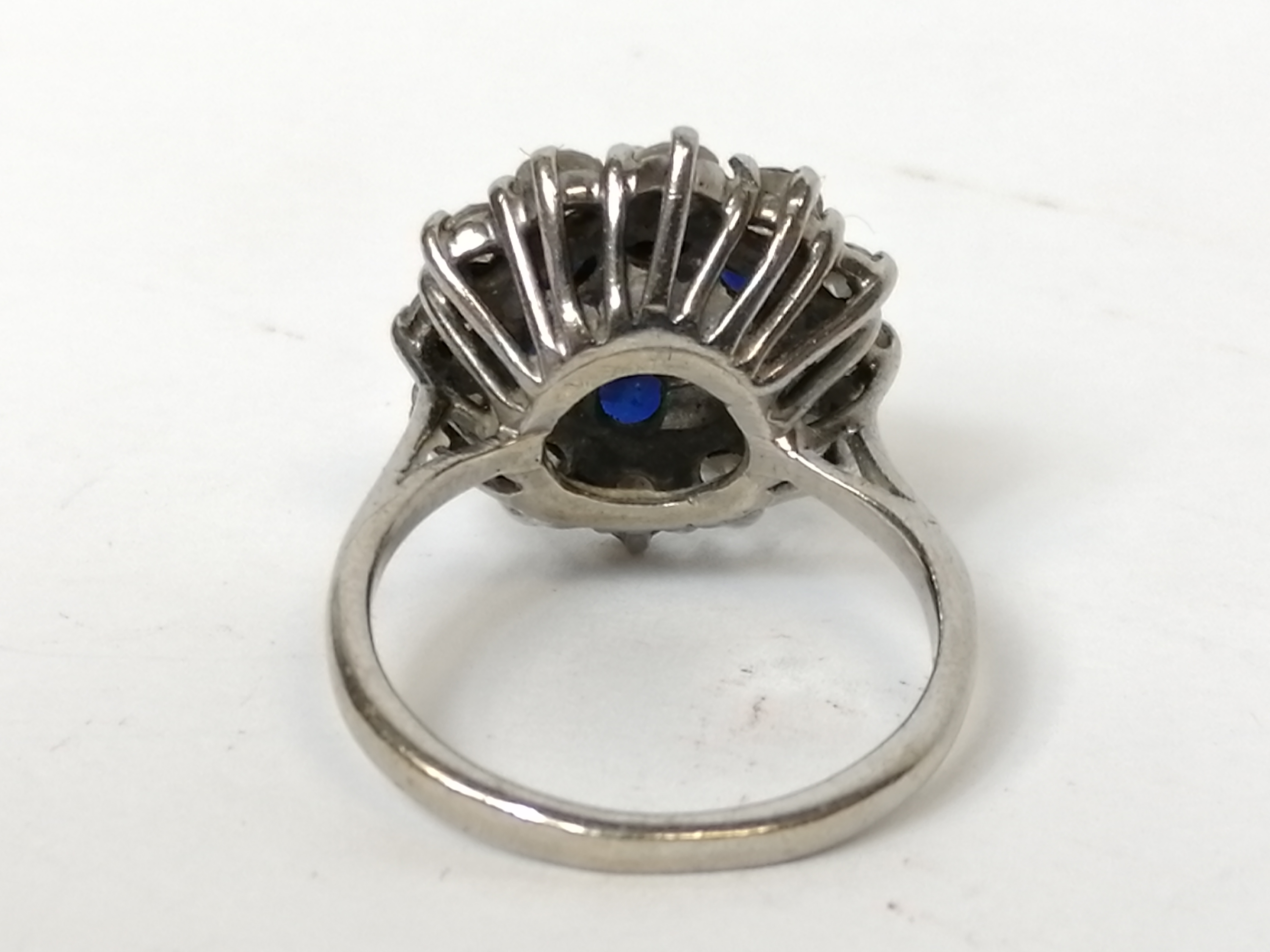 Sapphire and diamond cluster ring in white gold '18ct'. Size 'I½'. - Image 4 of 4
