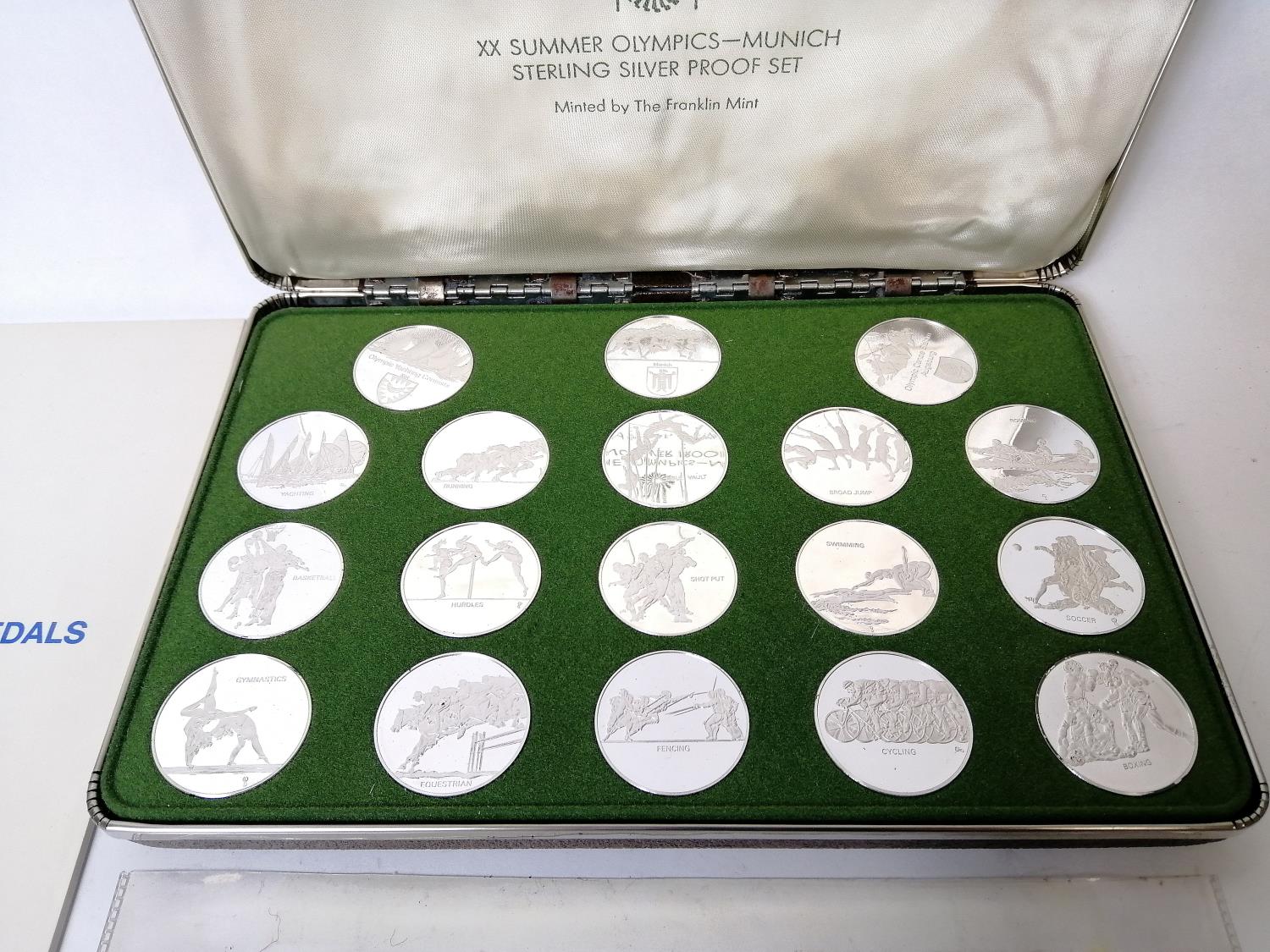 Set of eighteen Munich Olympics silver commemorative medals, approx. 250g, three others and a - Image 3 of 8