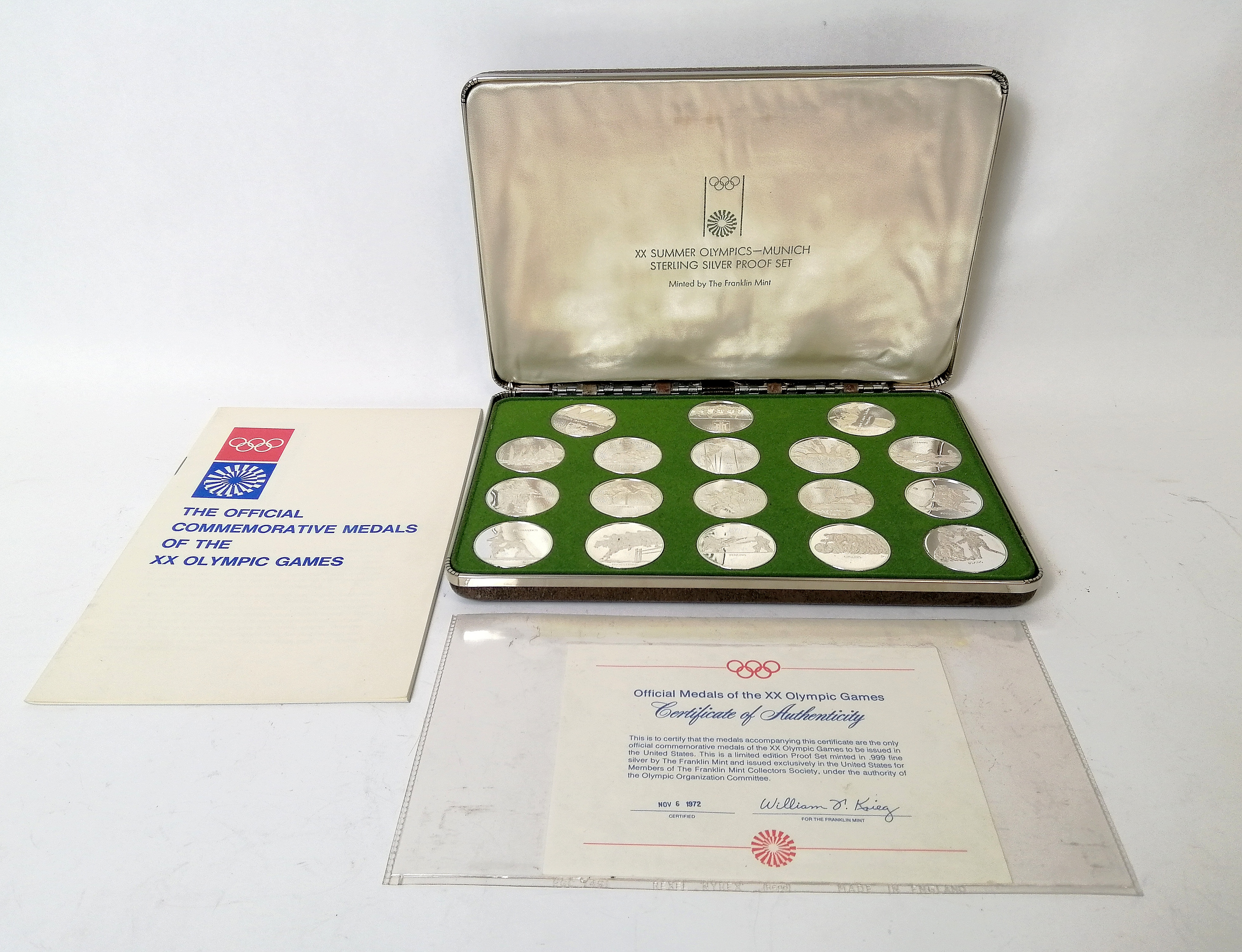 Set of eighteen Munich Olympics silver commemorative medals, approx. 250g, three others and a - Image 2 of 8