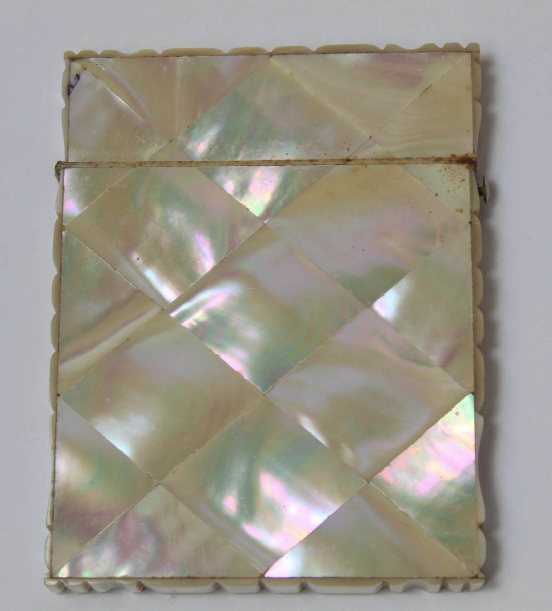 Victorian mother of pearl card case with engraved silver lozenge and triangles, c.1870. - Image 3 of 4