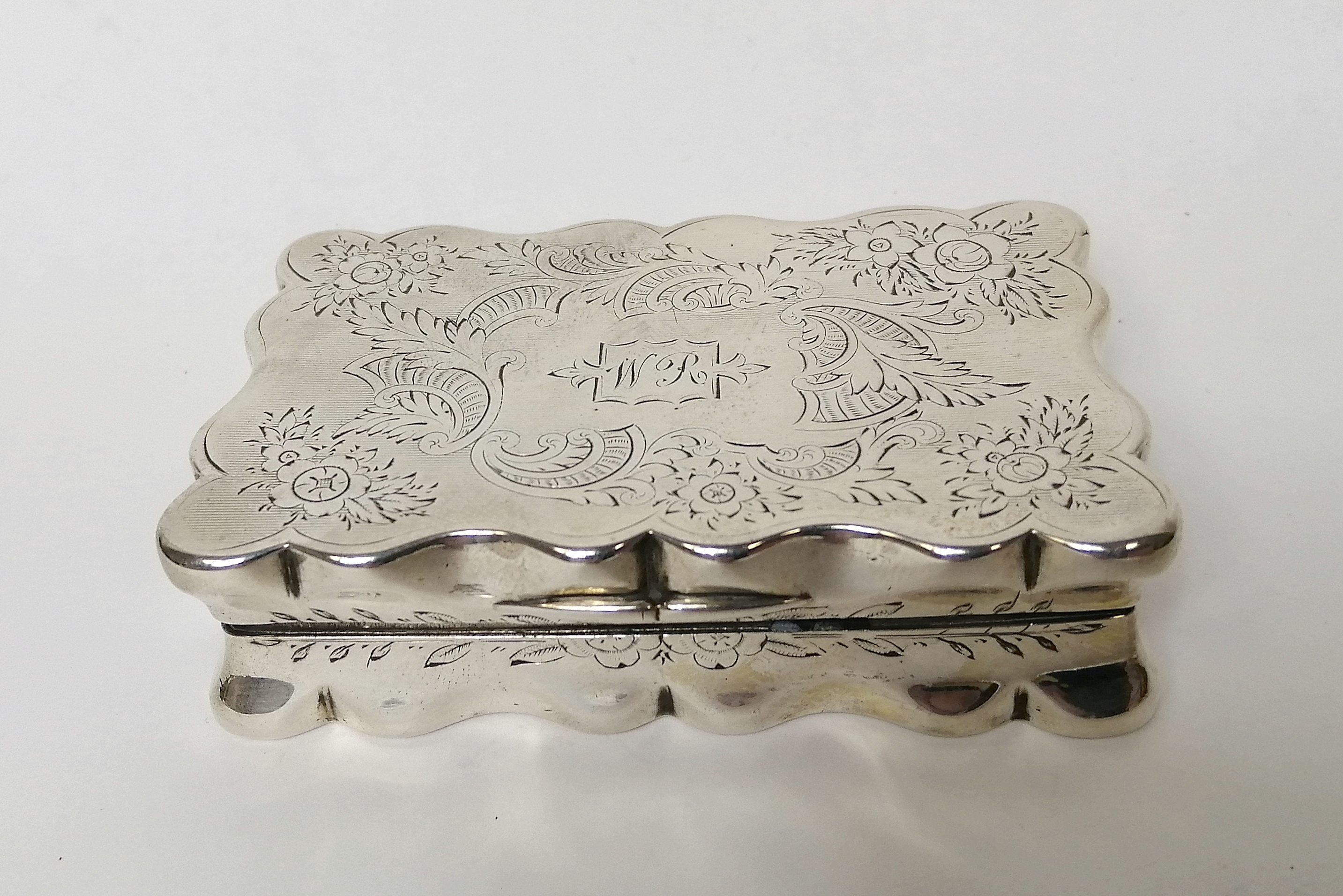 Silver snuff box, rectangular with waved edges, engraved all over by Deakin & Francis, Birmingham