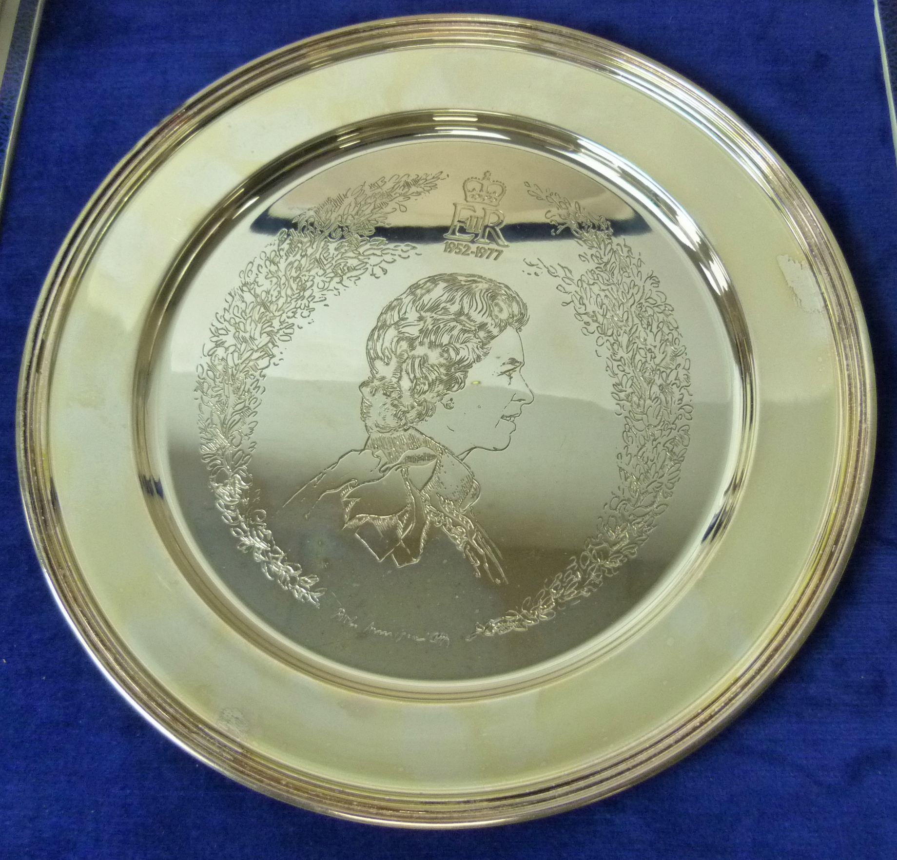 Seven silver Royal Commemorative ltd. ed. dishes, some after Annigoni, cased with certificates. - Image 3 of 3