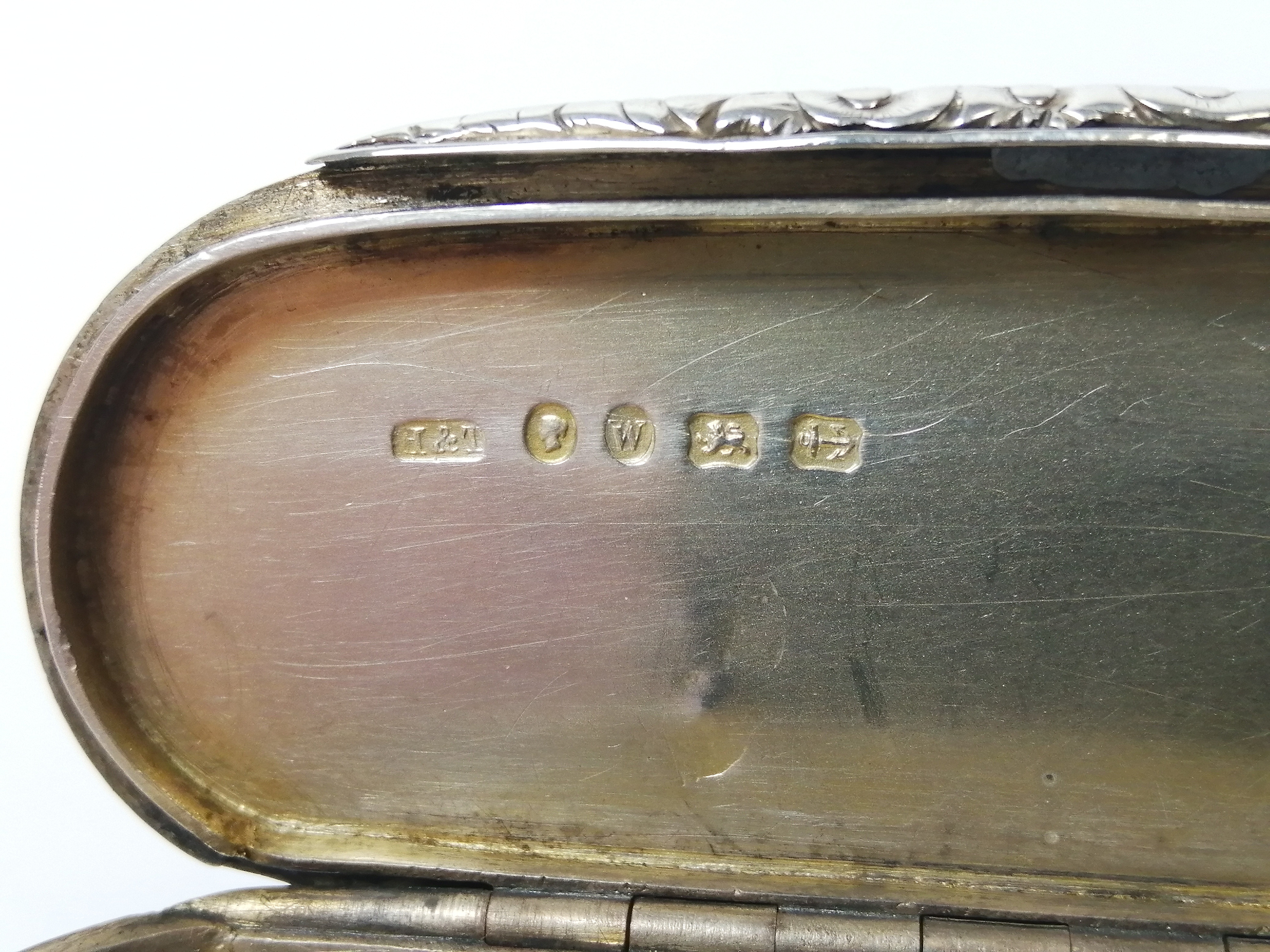 Silver snuff box, rectangular with rounded ends inscribed ---'Southdean Library --- 1872' by - Image 5 of 5