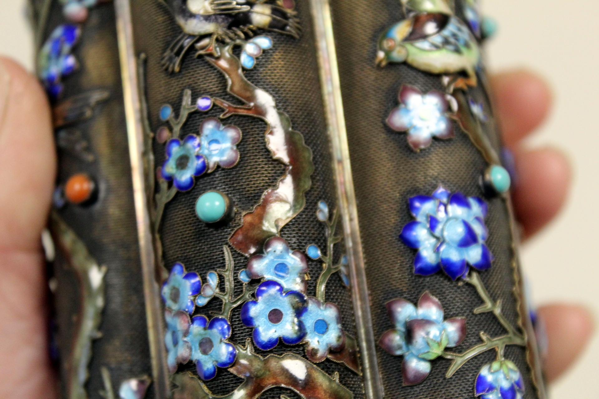 Good pair of early 20th century Chinese silver gilt and polychrome enamel tea caddies of hexafoil - Image 4 of 15