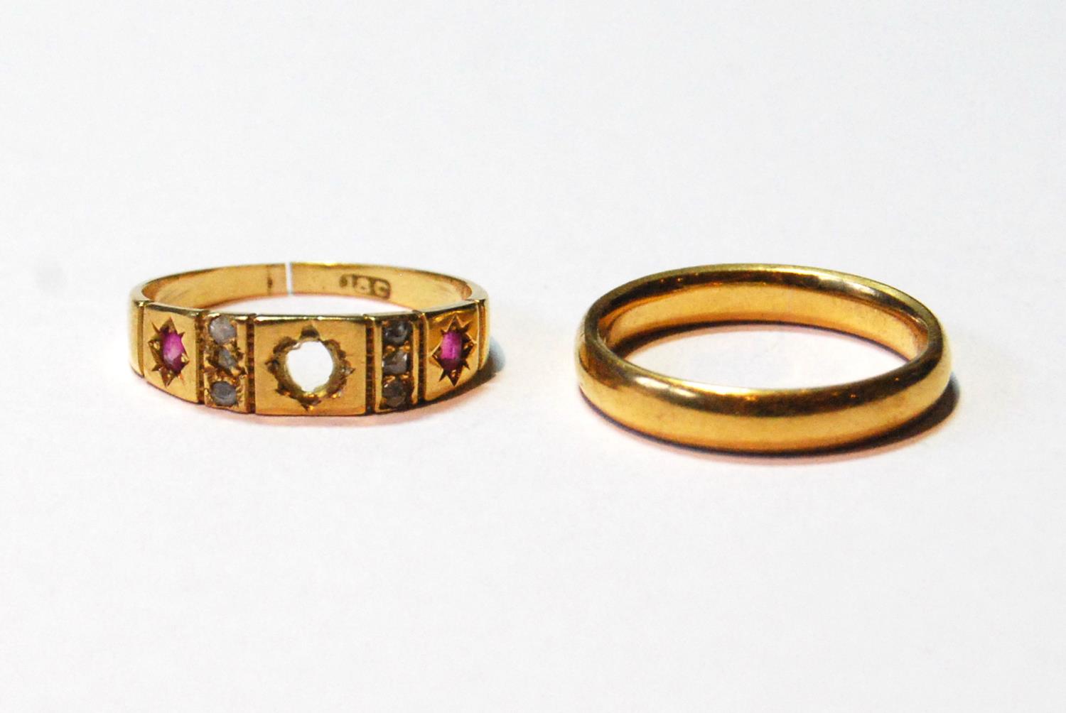 22ct gold band ring, size L (4g), and an 18ct gold gem ring, one missing (2g).