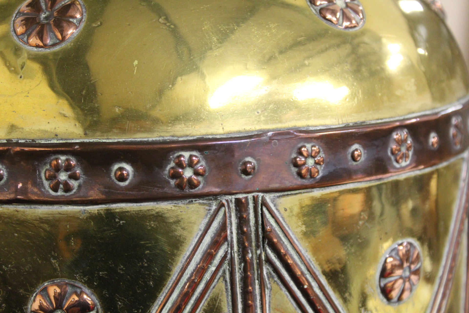 Extremely large antique brass and copper flagon, possibly a Channel Island milk jug or possibly - Image 4 of 13