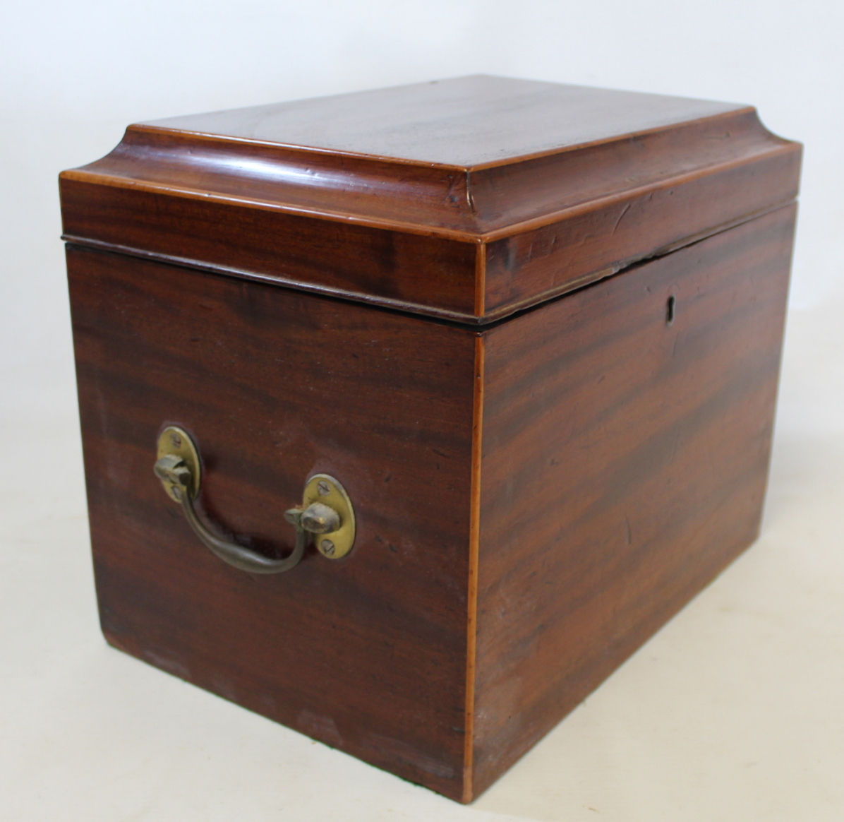 19th century travelling decanter set, the rectangular mahogany box with twin brass carrying handles, - Image 5 of 12