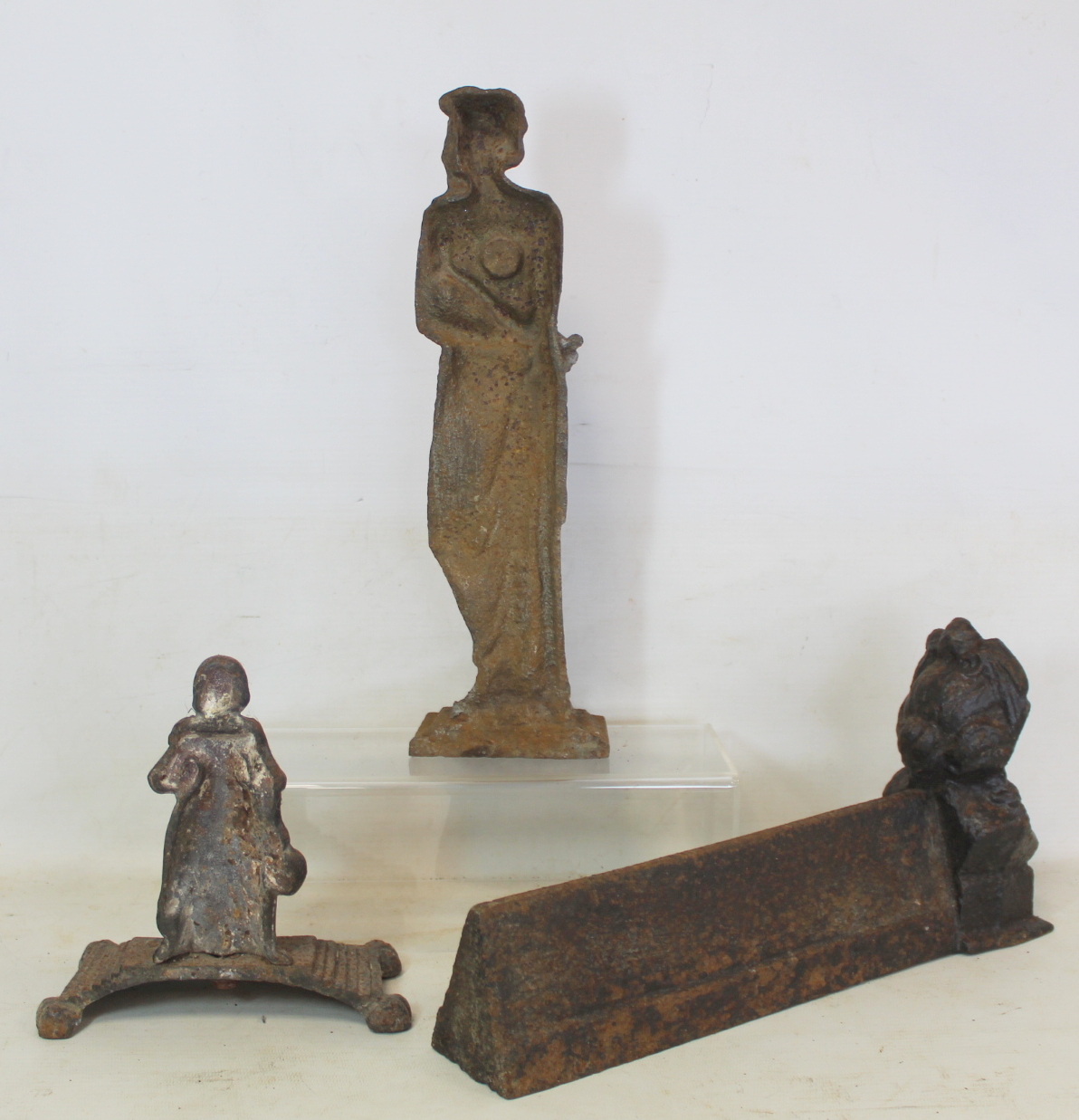 Cast metal doorstop or fireside ornament of a classical figure holding a mallet and small urn, - Image 2 of 2