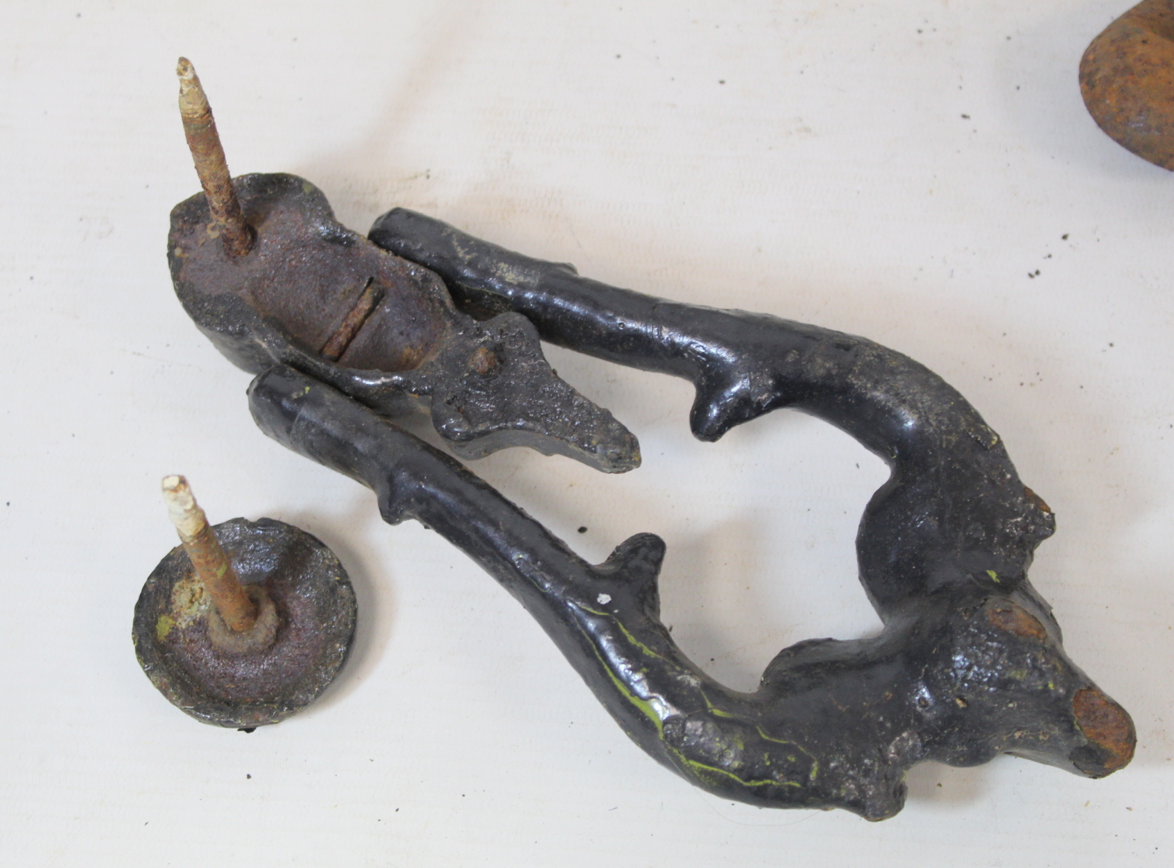 Victorian cast iron door knocker with ram's head mask and scrolled decoration, 23cm high; another of - Image 4 of 4