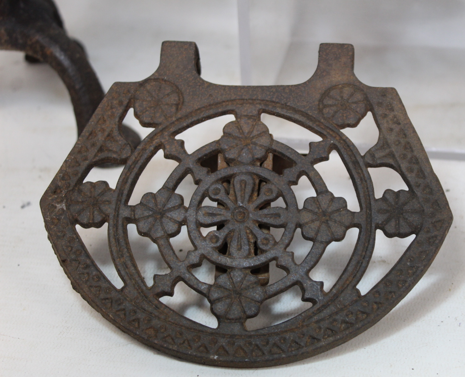 Four Victorian cast iron grate trivets incl. one of horseshoe form inscribed "Good Luck" and one - Image 5 of 6