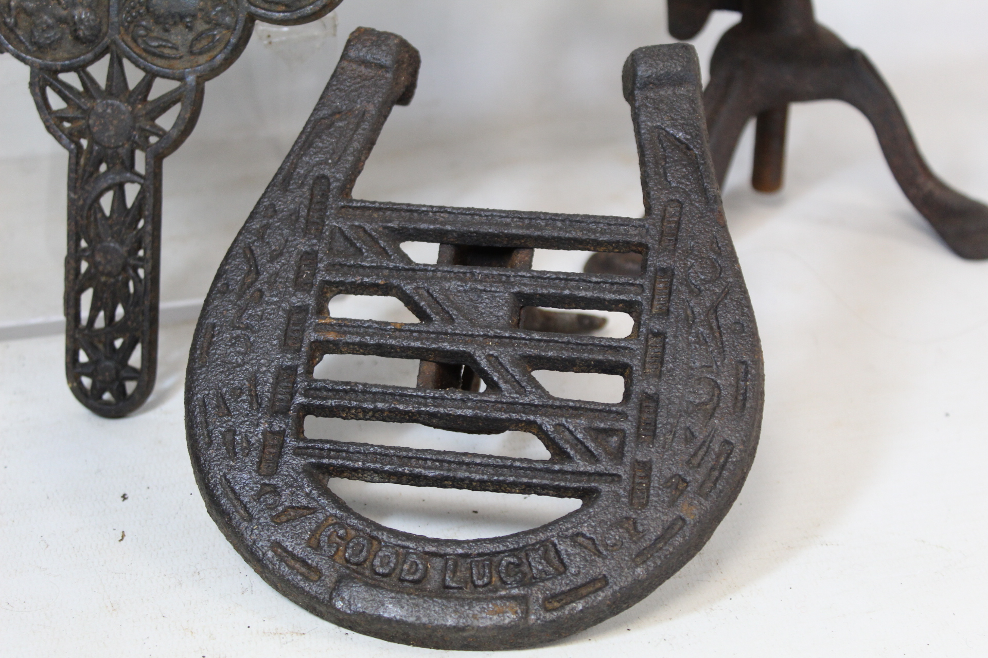 Four Victorian cast iron grate trivets incl. one of horseshoe form inscribed "Good Luck" and one - Image 4 of 6