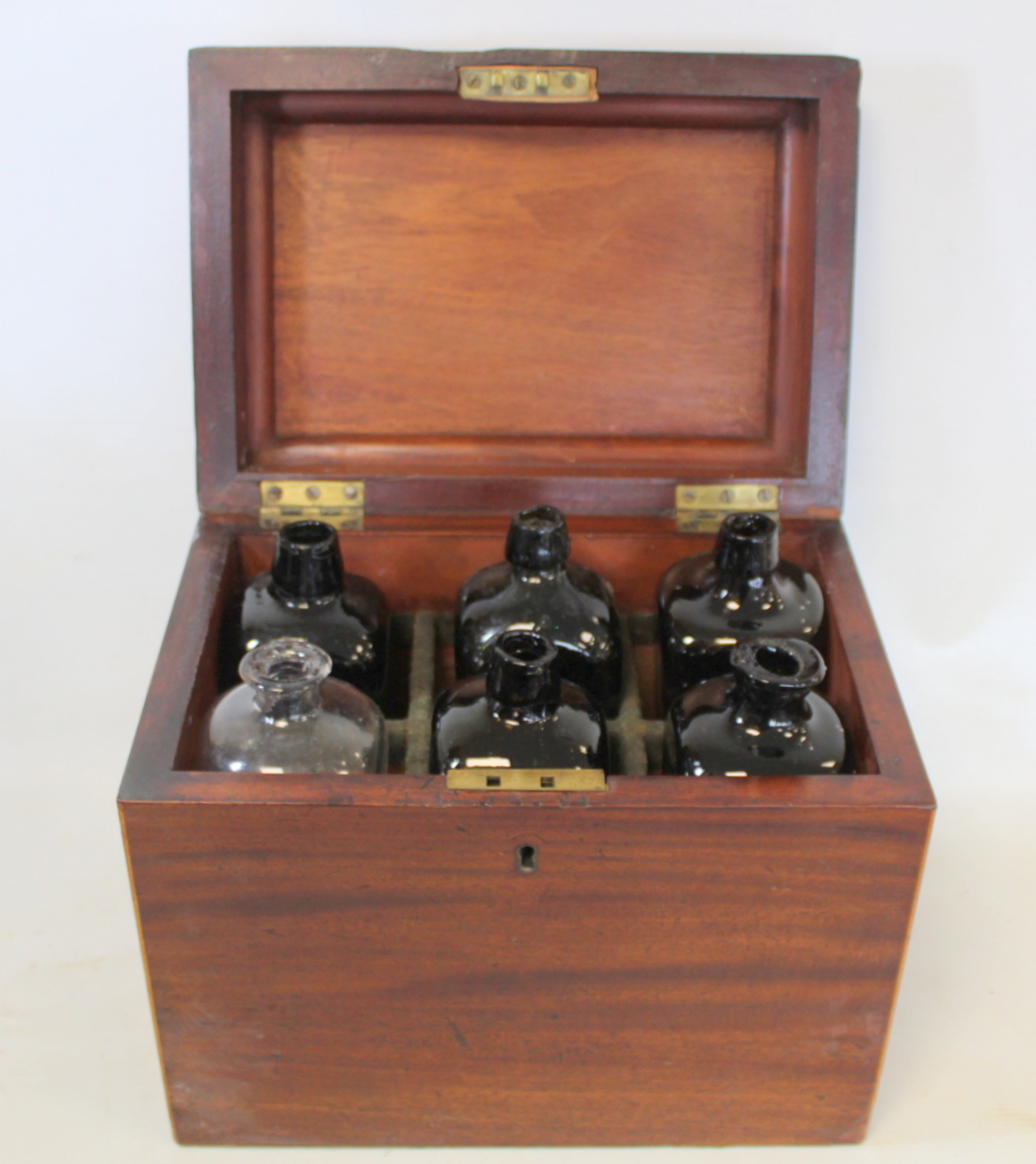 19th century travelling decanter set, the rectangular mahogany box with twin brass carrying handles, - Image 2 of 12