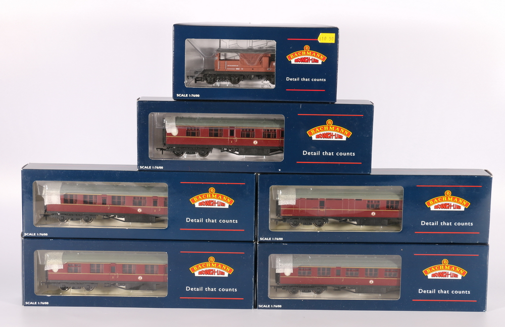 Bachmann Branchline OO gauge model railways coaches including 34-378 Thompson 2nd Corridor maroon,