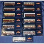 Bachmann Branchline OO gauge model railways coaches including 39-026, 39-027, 39-051, 39-052, 39-