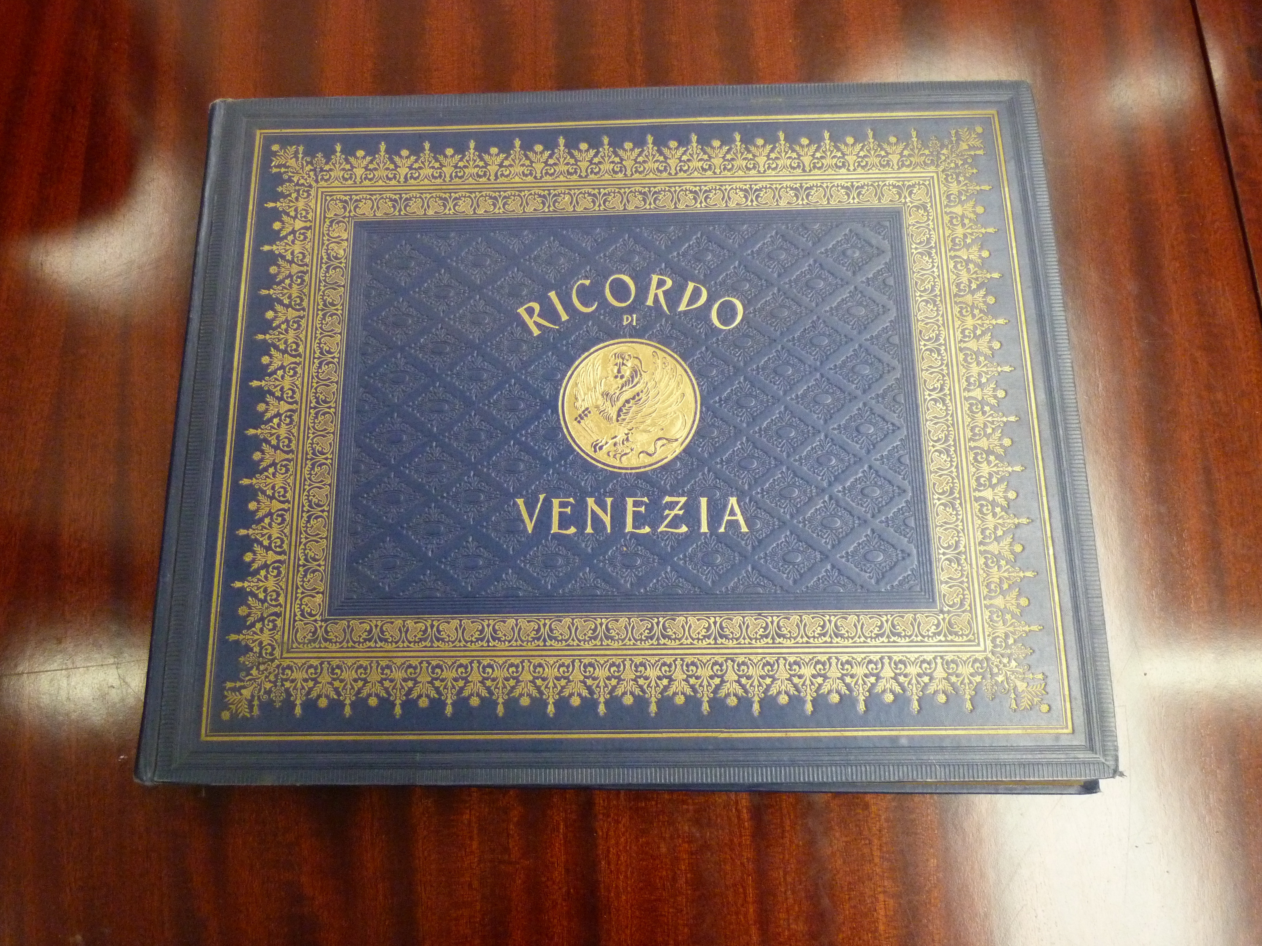 GENOVA ANTONIO.  Ricordo di Venezia. Souvenir album of mounted photographs. Oblong quarto. Orig.