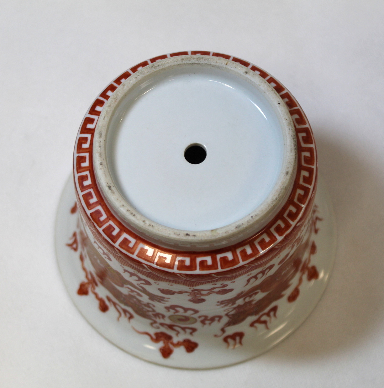 Small Chinese "Rouge de Fer" jardiniere or fern pot, decorated with dragons chasing flaming pearl. - Image 6 of 7