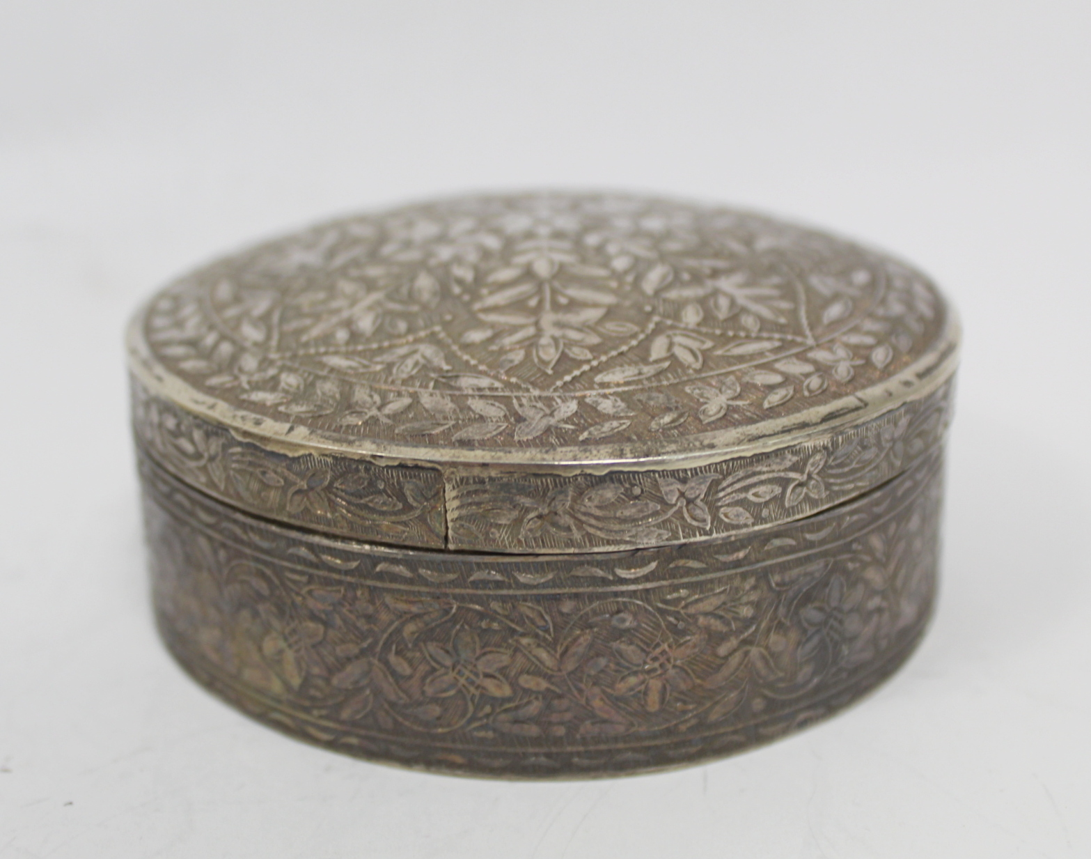 Silver circular box '800', various coins, beads and other items. - Image 4 of 7