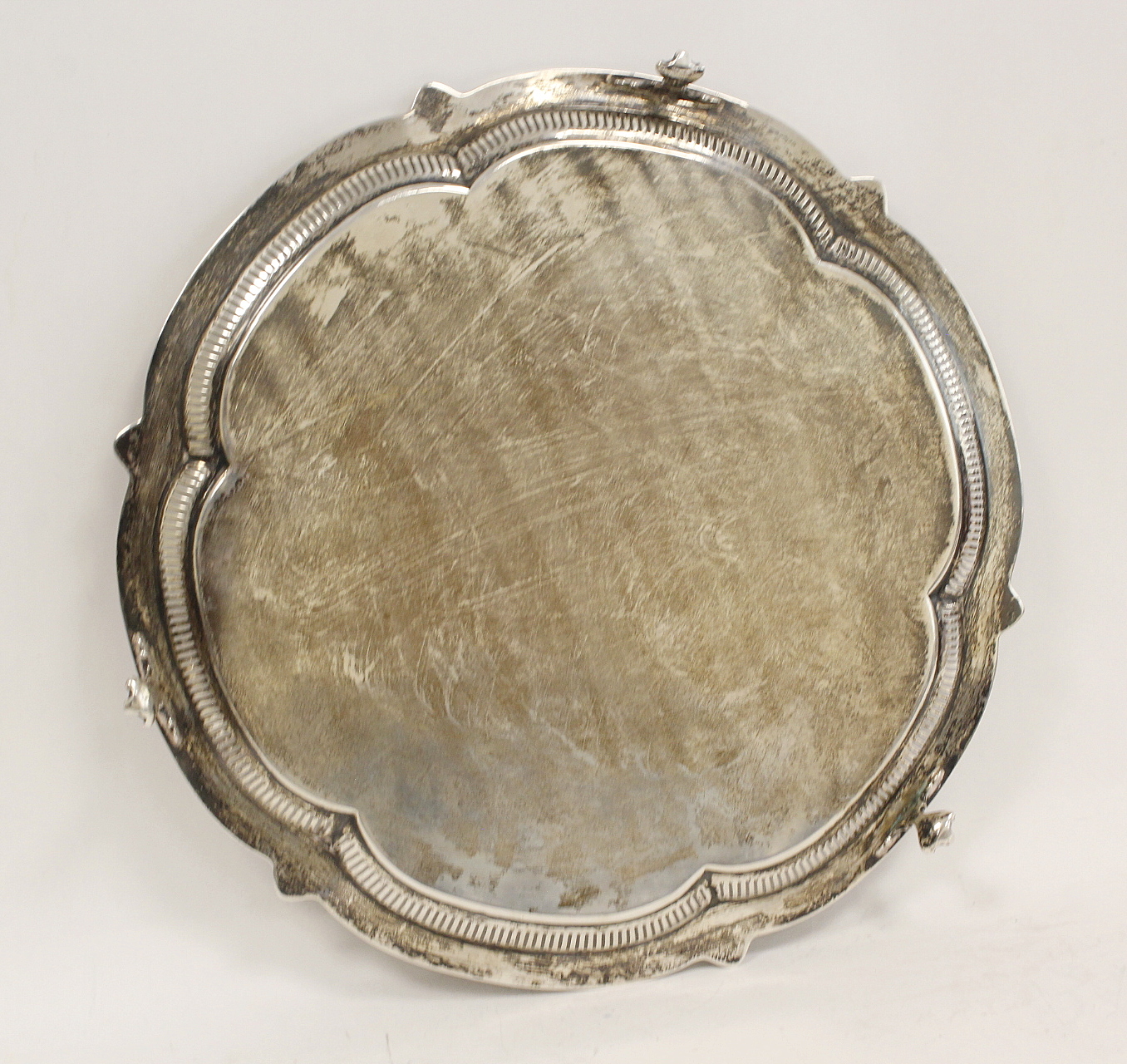 Silver circular tray with hexafoil lobed pierced and mounted border by Coopers, Sheffield 1900, - Image 3 of 4