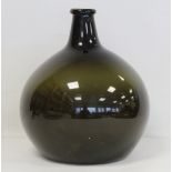 Late 17th/early 18th century onion shaped olive green glass wine bottle, 30.5cm high.