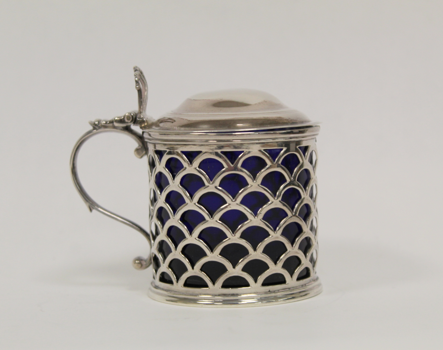 Silver drum mustard pot pierced with scales, with moulded lid, by Michael Plummer 1796, 3 oz.