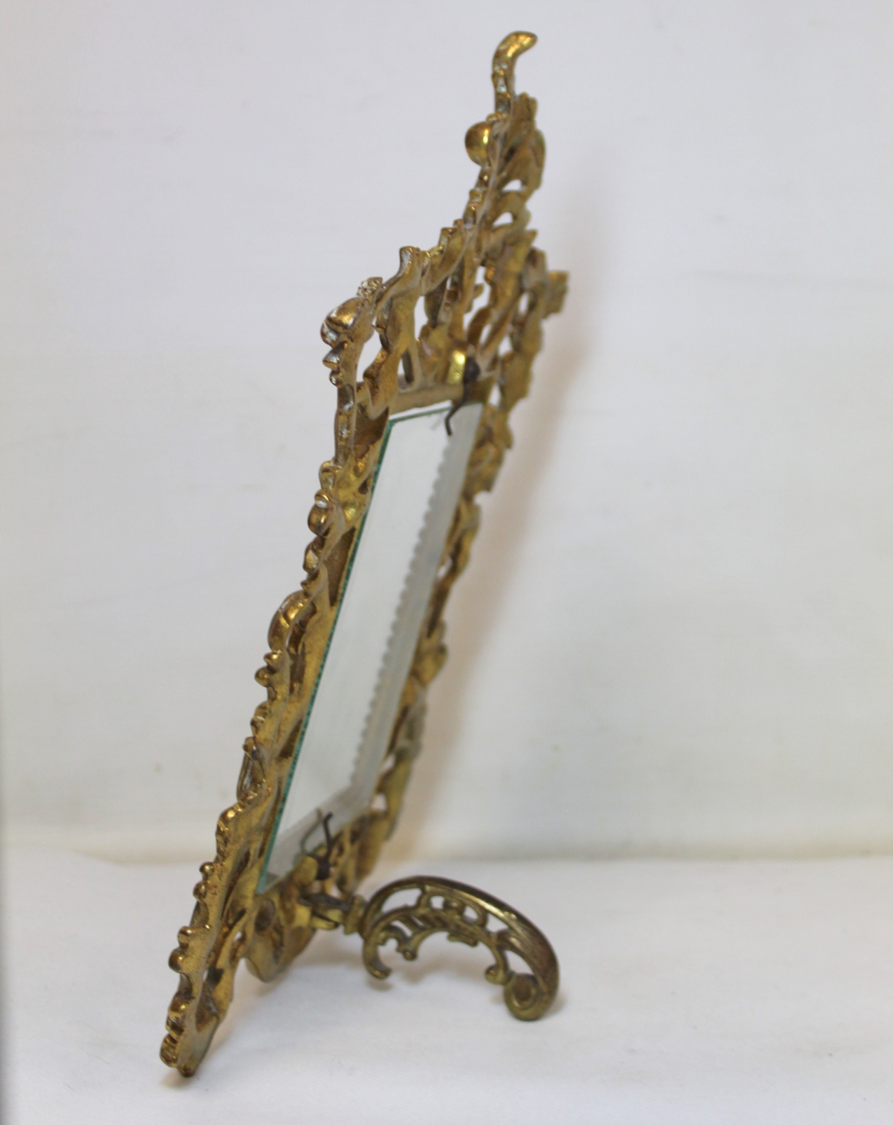 Antique gilt copper pierced foliated scroll photograph frame with folding scroll stand to fit - Image 5 of 10