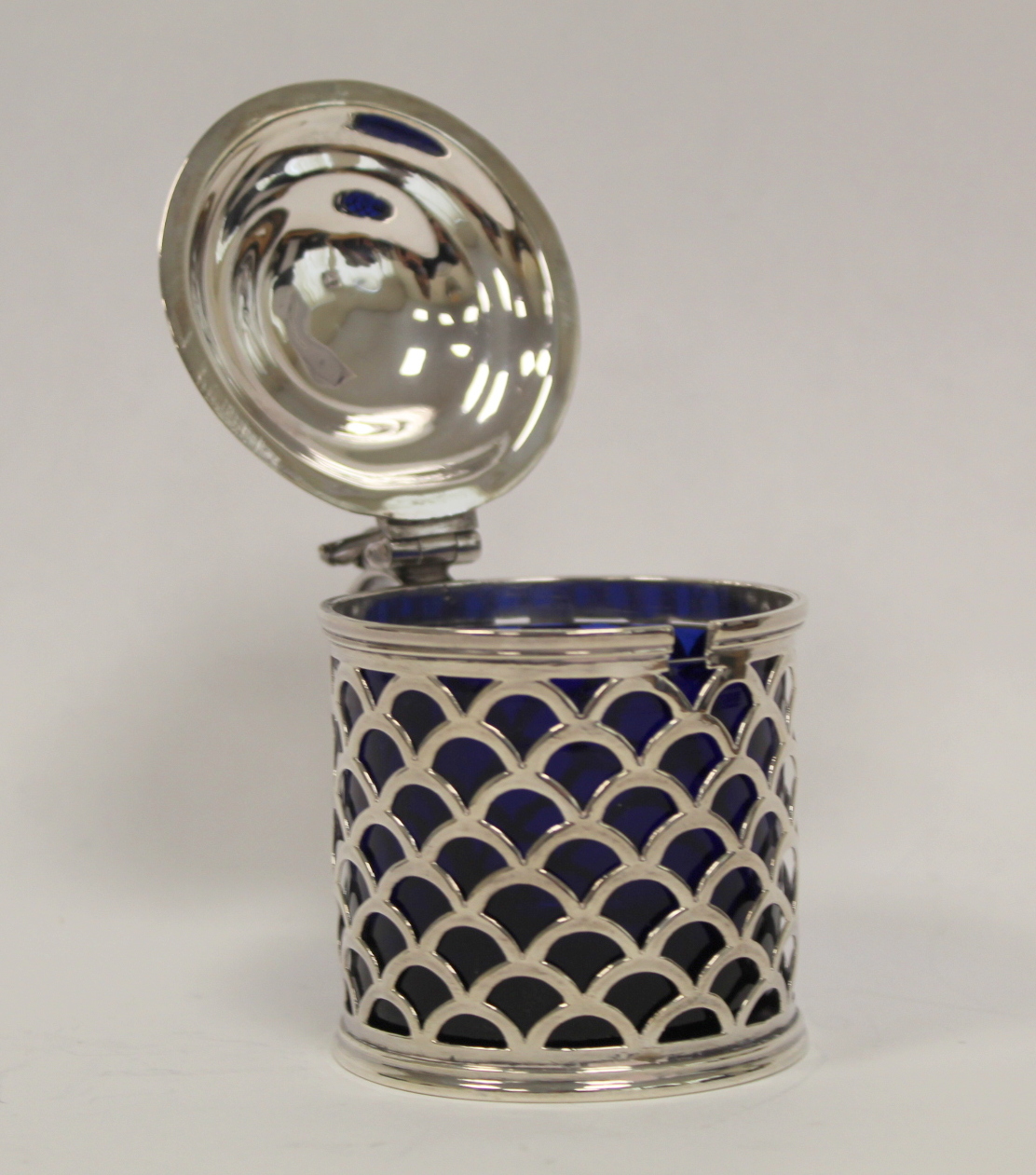 Silver drum mustard pot pierced with scales, with moulded lid, by Michael Plummer 1796, 3 oz. - Image 2 of 4