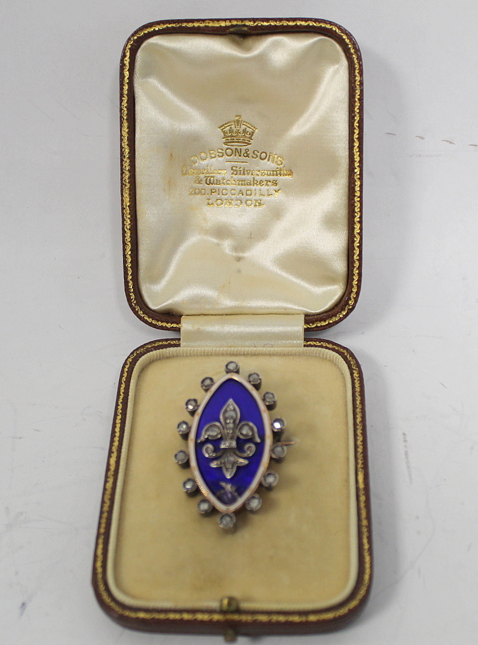 Georgian gold brooch/pendant of navette shape with rose diamond fleur de lis and surrounding