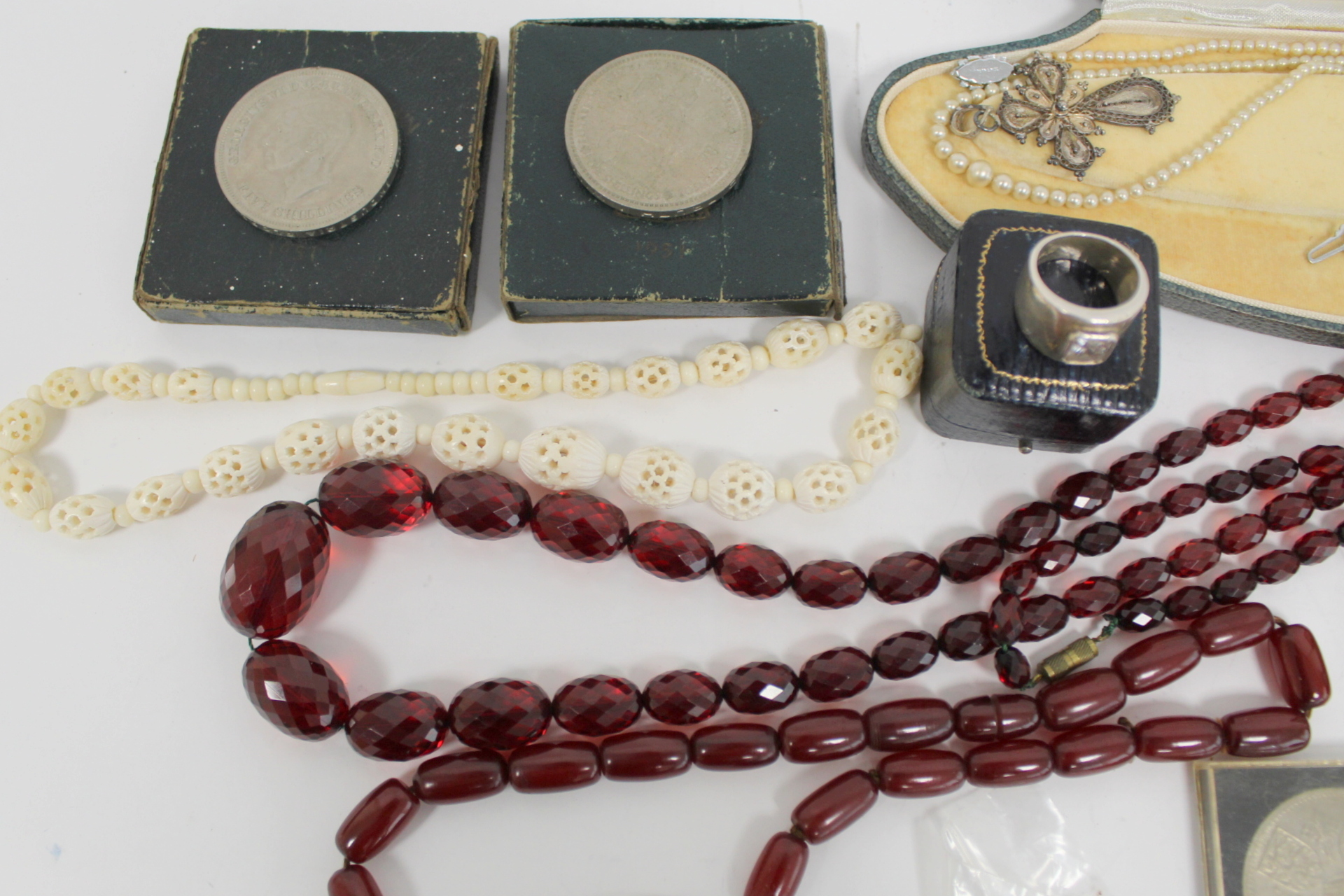 Silver circular box '800', various coins, beads and other items. - Image 2 of 7