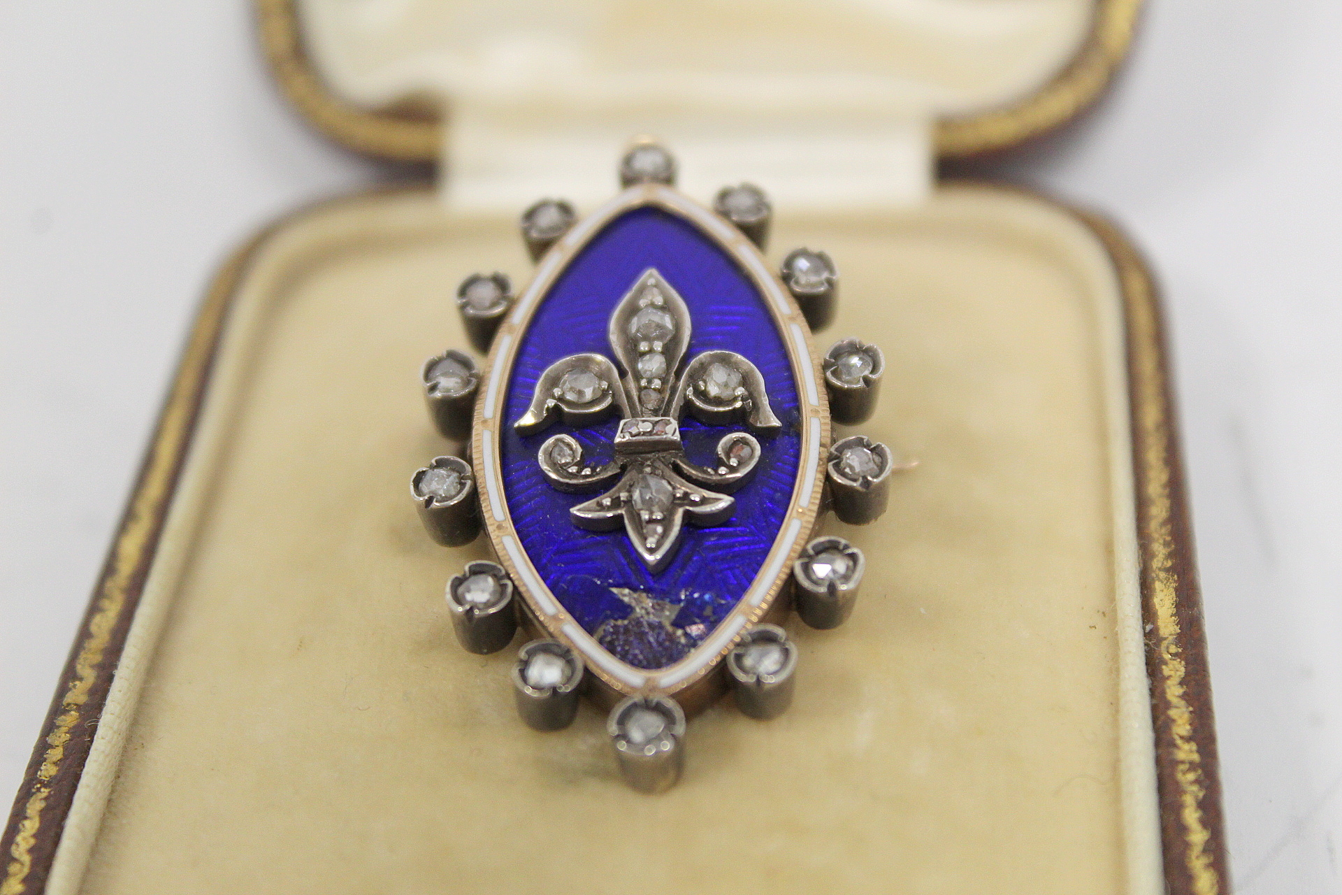 Georgian gold brooch/pendant of navette shape with rose diamond fleur de lis and surrounding - Image 4 of 4