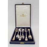 Set of six silver pastry forks with feather edges, Mappin & Webb, cased. 6 oz.