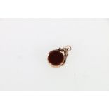 9ct gold mounted swivel fob set with bloodstone, 6.4g gross