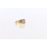 18ct yellow gold Gent's ring set with a 4x4 matrix of 16 diamonds, ring size T, 8.4g gross