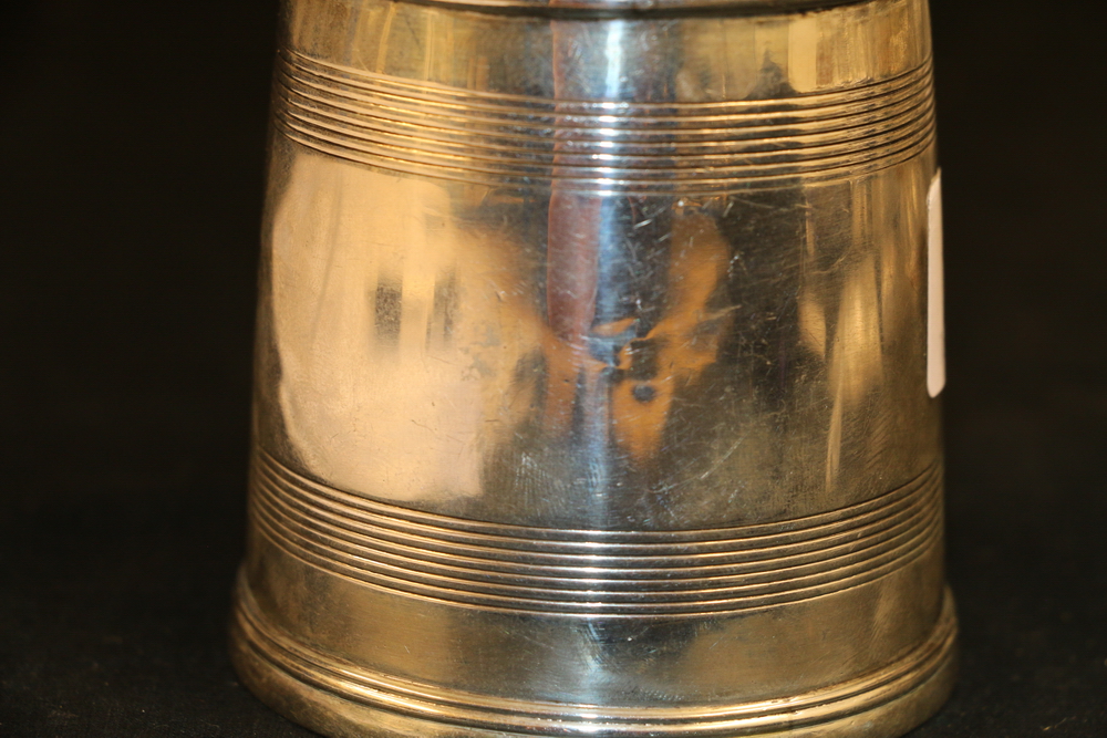 Indian Colonial silver christening mug with two incised bands and gilded interior, possibly by - Image 4 of 9