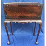 19th century flame cut mahogany and crossbanded jardinière stand with metal liner of rectangular