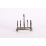 George V silver five-bar toast-rack raised on ball feet by Goldsmiths and Silversmiths Company