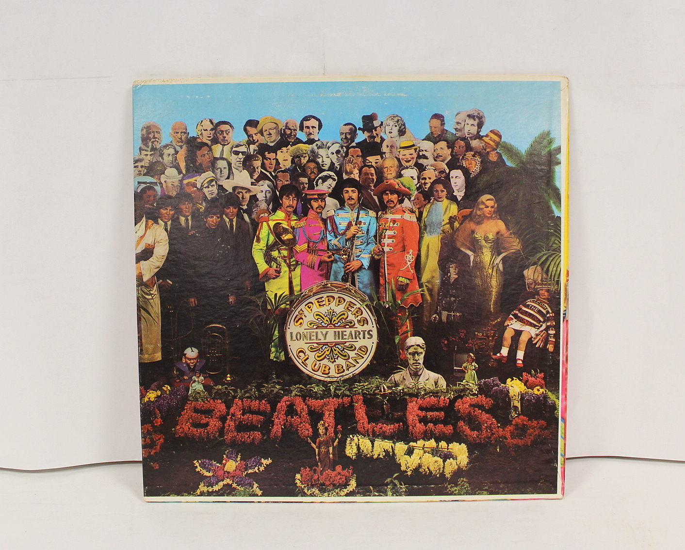 Beatles 'Sgt Pepper' LP, US pressing, with flame inner and insert and rainbow rim label. Without the
