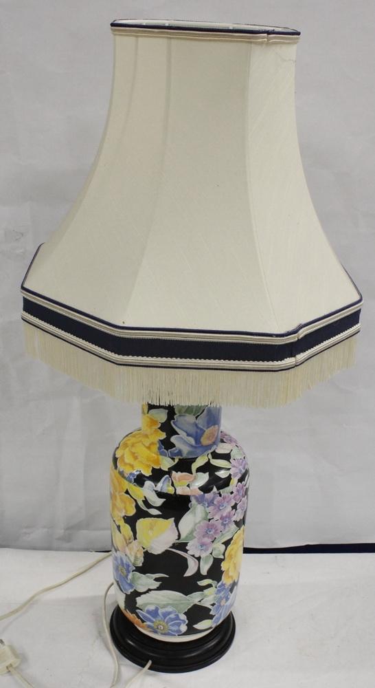 Modern floral decorated pottery table lamp and shade. 78cm high (electrical testing and re wiring - Image 2 of 2