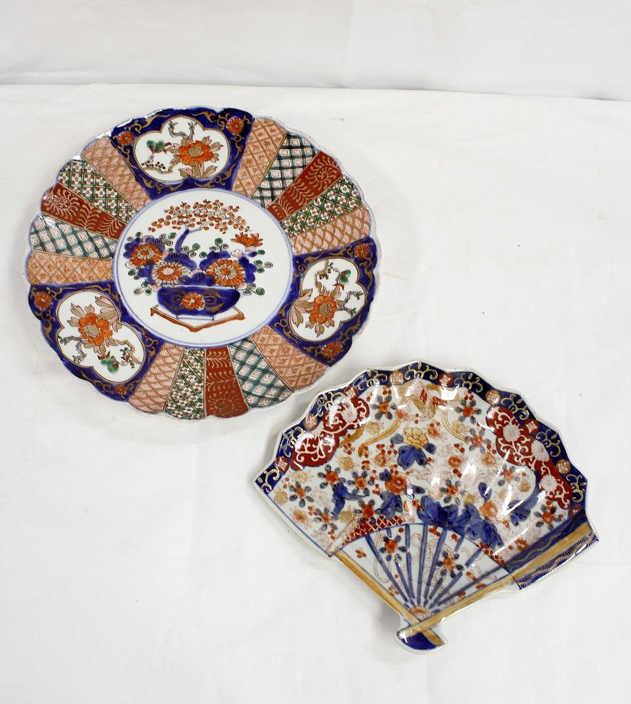 Japanese Imari circular charger and another of fan shape (2)
